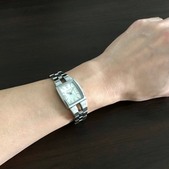 Women’s Fossil watch - Picture 3 of 3